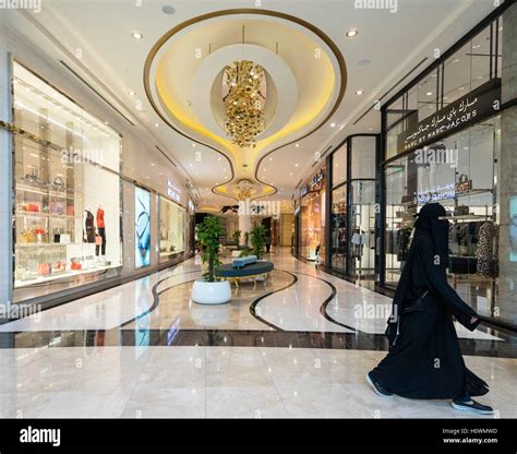 Boutique CHANEL lagoona mall doha fsh 